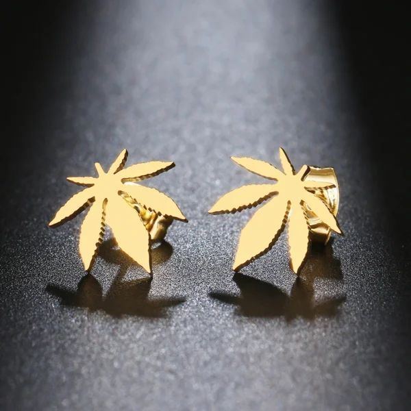 Stainless Steel Earrings Exquisite Maple Leaf Amulet Fashion Stud Earrings Classic Simple Earrings For Women Jewelry Party Gifts