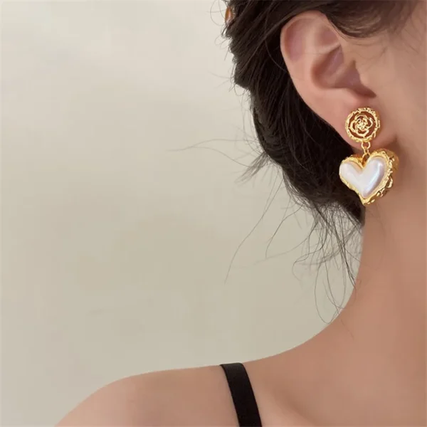 The New 2022 Flower Heart Earrings French Retro Fashion Luxury Accessories Women Jewelry Wedding Part - Image 2