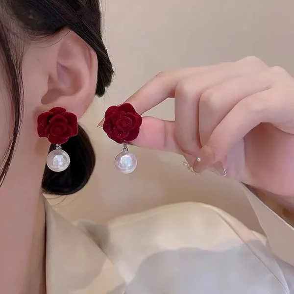 Vintage Rose Flower Pearl Stud Earring for Women Cute Butterfly Imitation Pearl Zircon Bowknot Earrings Party Wedding Jewelry