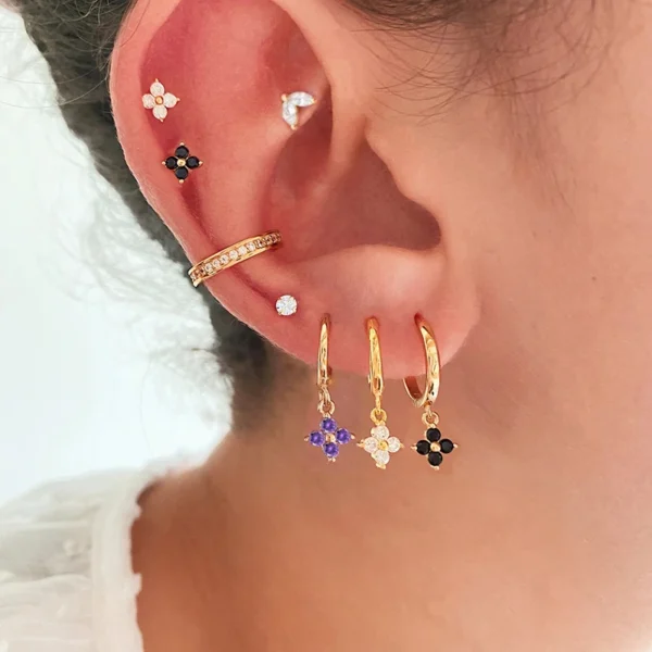 2023 New Fashion Stainless Steel Flower Small Hoop Earrings Women Korean Crystal Zirconia Cartilage Earrings Piercing Jewelry